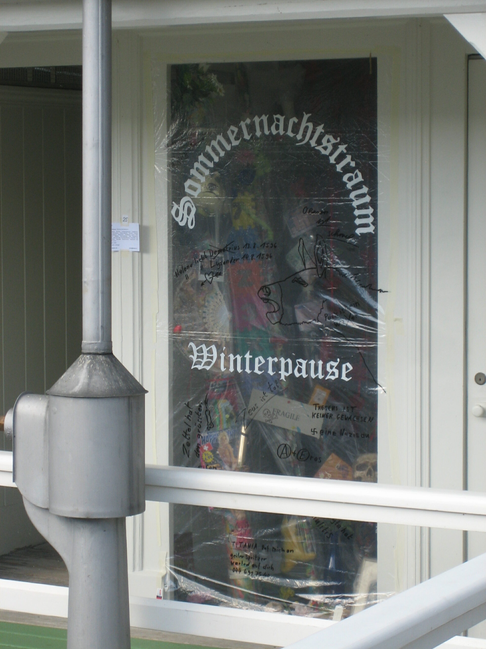 Installation Winterpause - Oktober 2006 - Im Rahmen der Themen-Ausstelllung: Ein Sommernachtstraum von William Shakespeare